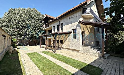 Description of image