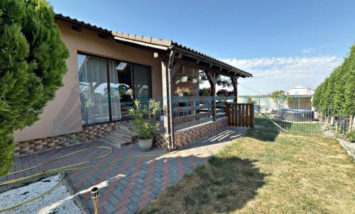 Description of image