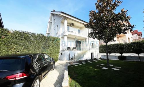 Description of image